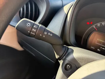 Car image 28
