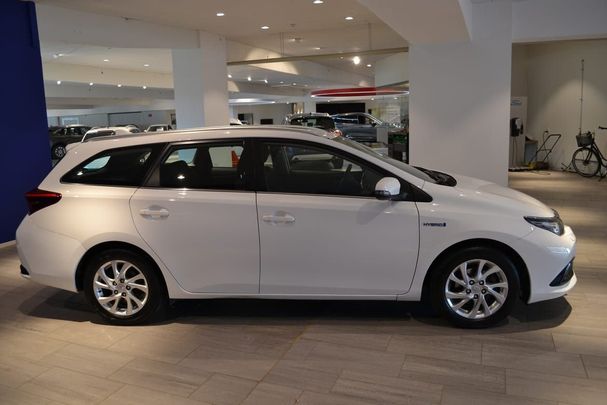 Toyota Auris Touring Sports Hybrid 101 kW image number 3