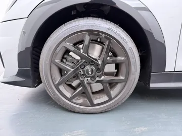 Car image 29
