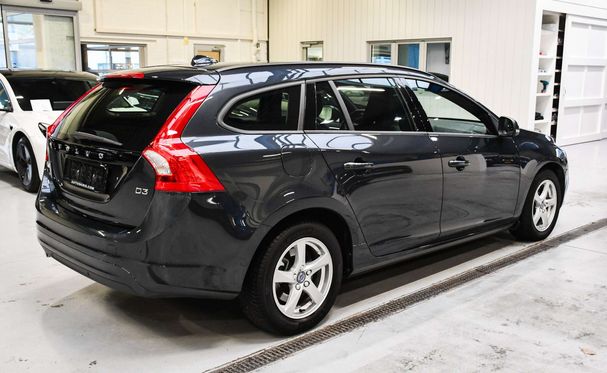 Volvo V60 D3 Momentum 110 kW image number 3