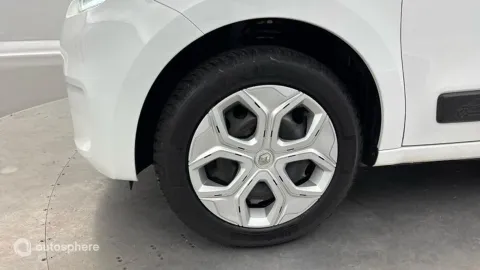 Car image 20