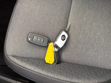 Car image 25