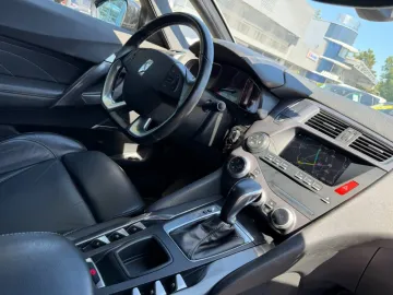 Car image 29