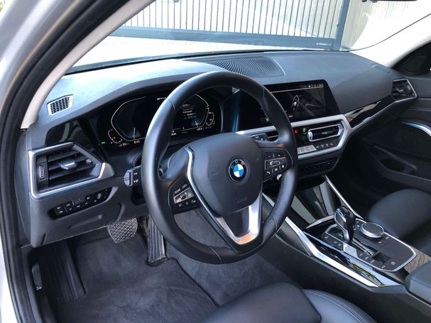 BMW 330 e Touring xDrive 215 kW image number 22