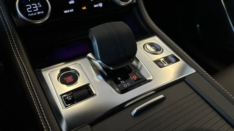 Car image 24