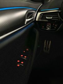 Car image 36