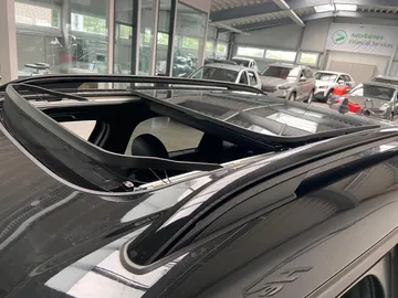 Car image 32