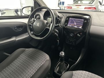 Car image 10