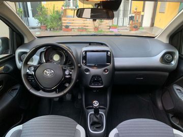 Car image 10