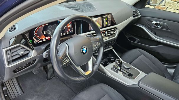 BMW 320d Touring xDrive 140 kW image number 17