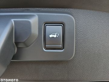 Car image 34