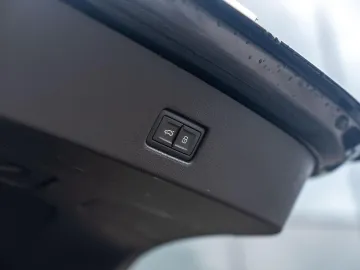 Car image 49