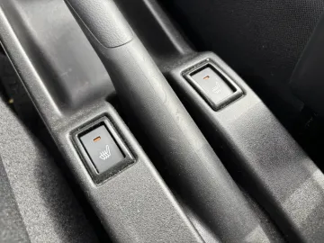 Car image 33