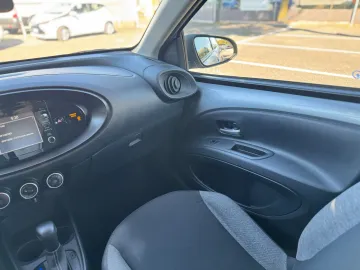 Car image 21