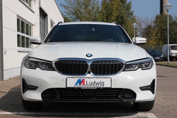 BMW 330e Touring Sport Line 215 kW image number 2