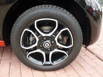 Car image 25
