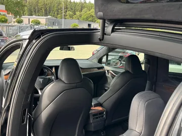 Car image 43