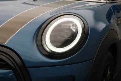 Car image 25