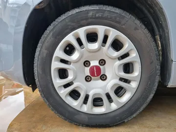 Car image 14