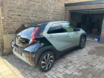 Car image 3