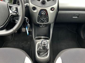 Car image 11