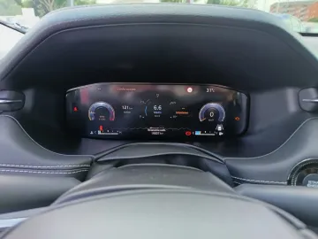 Car image 24