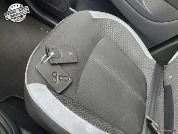 Car image 36