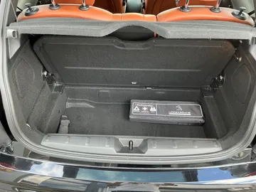 Car image 33