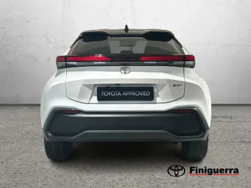 Car image 5