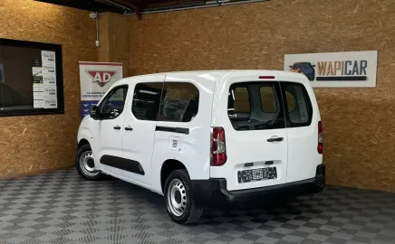 Car image 4