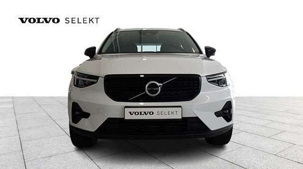 Volvo XC40 T4 155 kW image number 2