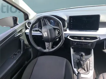 Car image 19