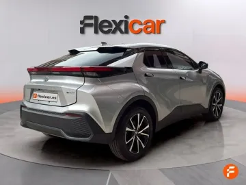 Car image 4