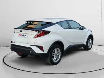 Car image 4