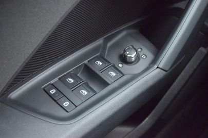 Car image 33