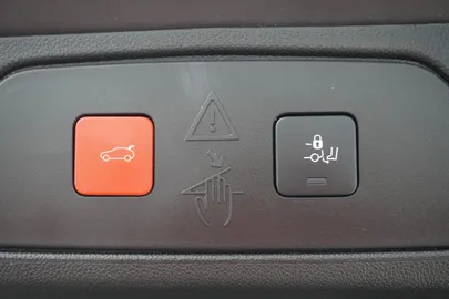 Car image 32