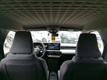 Car image 30