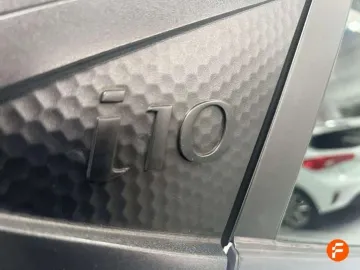 Car image 27