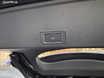 Car image 44