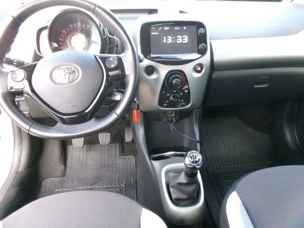 Toyota Aygo X 53 kW image number 8