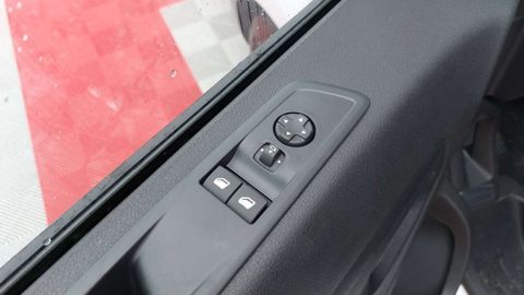 Car image 36