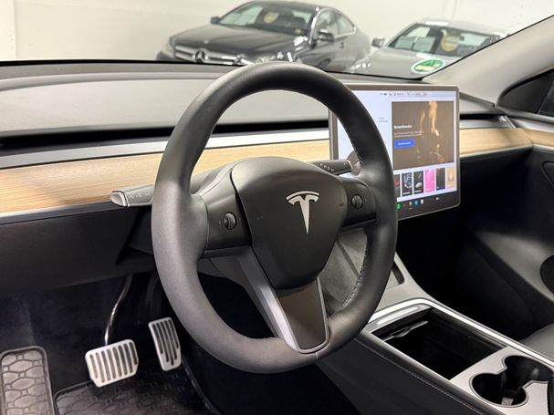 Tesla Model Y 220 kW image number 14