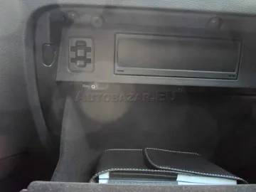Car image 34