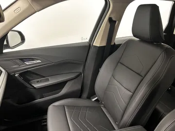 Car image 36