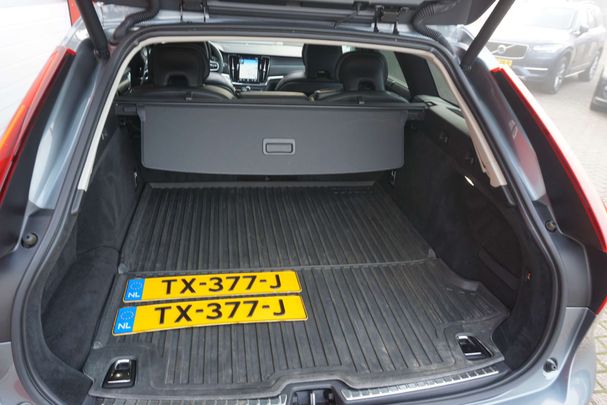 Volvo V90 Cross Country T5 AWD Pro 185 kW image number 32