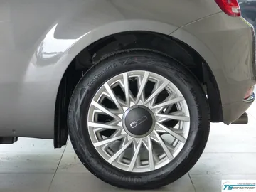 Car image 30