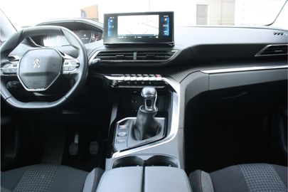 Car image 28