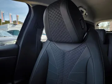 Car image 27