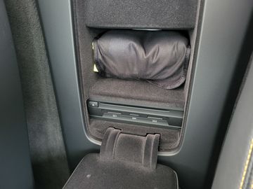 Car image 37