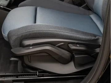 Car image 28